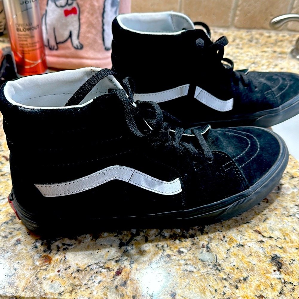 Men’s size 9 High top vans water repellent